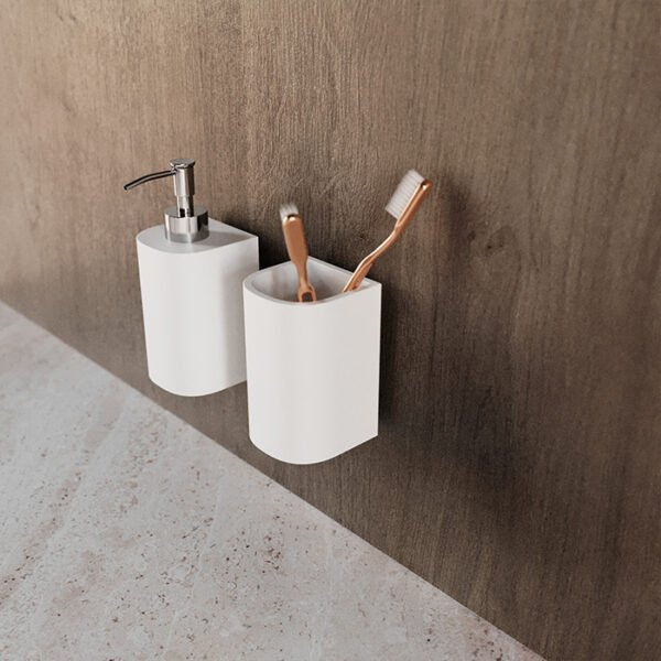 "Accesorios de baño de Corian elegantes en baño moderno"