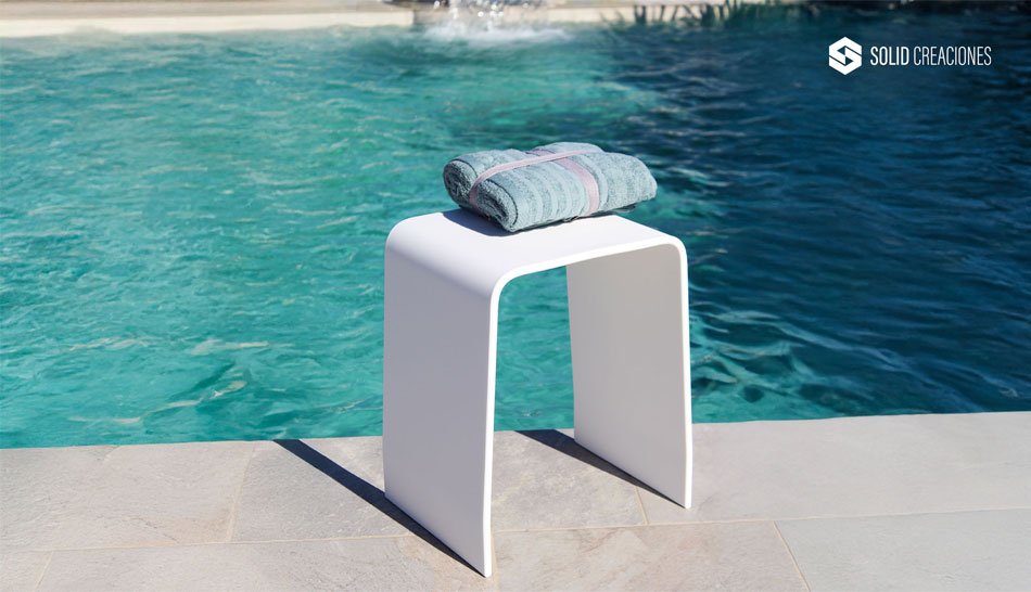 "Banqueta de Solid Surface Corian, diseño moderno y único"